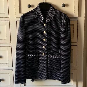 Elegant Blank & white wool jacket